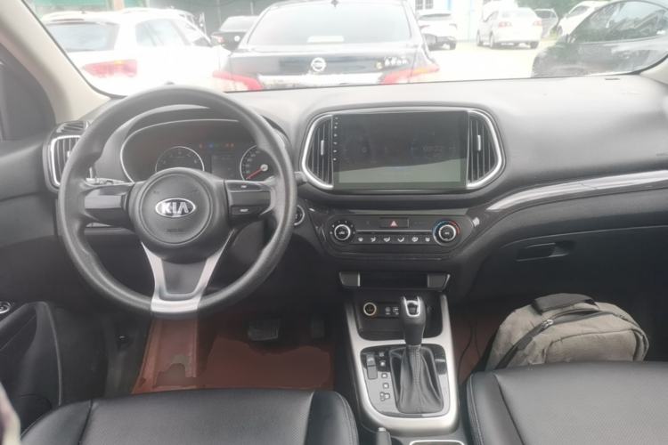 Used Kia KX3 2015 1.6L Automatic Two-Wheel Drive DLX Center Console
