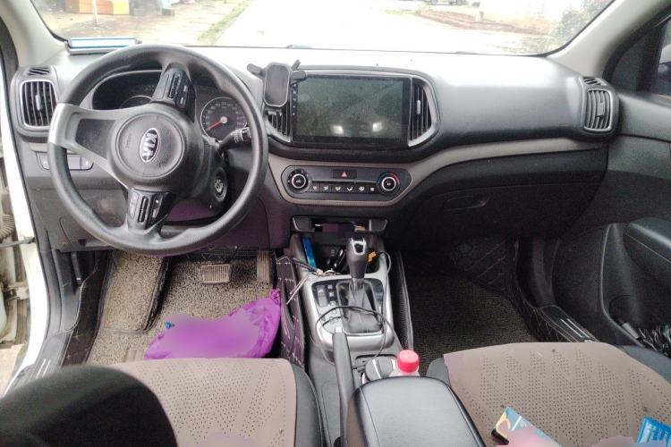 Used Kia KX3 2015 1.6L Automatic Two-Wheel Drive GLS Center Console