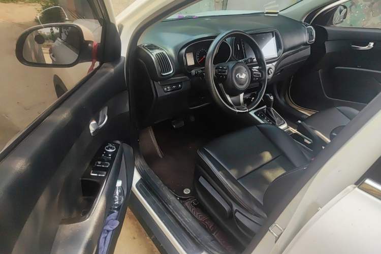 Used Kia KX3 2015 1.6L Automatic Two-Wheel Drive DLX Driver Seat