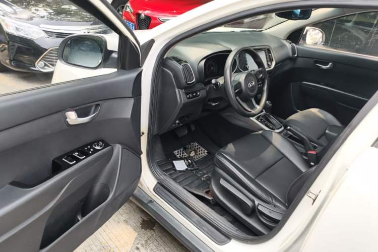 Used Kia KX3 2015 1.6L Automatic Two-Wheel Drive DLX Driver Seat