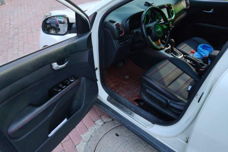 Used Kia KX3 2015 1.6L Automatic Two-Wheel Drive DLX Driver Seat