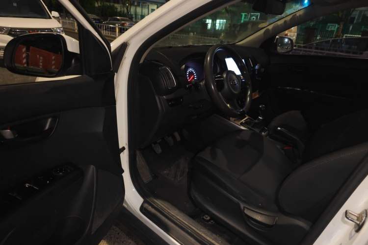 Used Kia KX3 2015 1.6L Manual Two-Wheel-Drive GLS Driver Seat