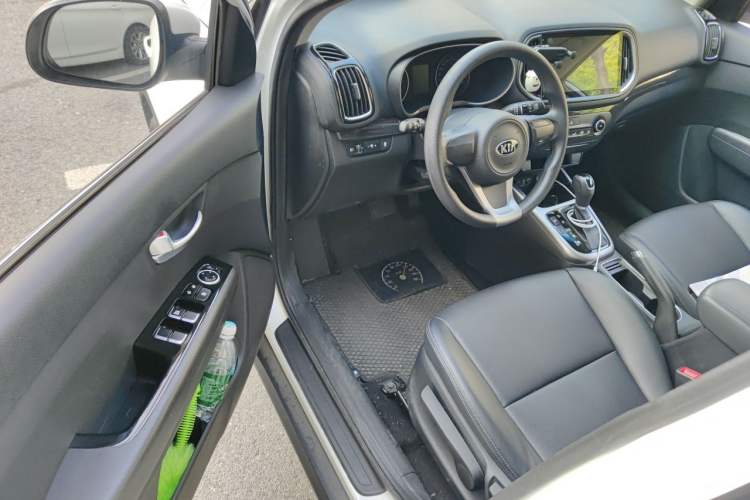 Used Kia KX3 2015 1.6L Automatic Two-Wheel Drive DLX Driver Seat
