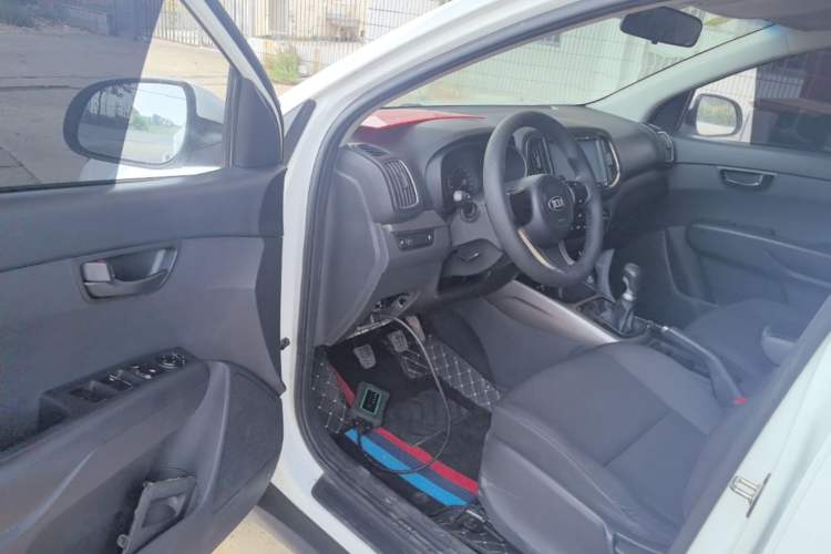 Used Kia KX3 2015 1.6L Manual Two-Wheel-Drive GLS Driver Seat