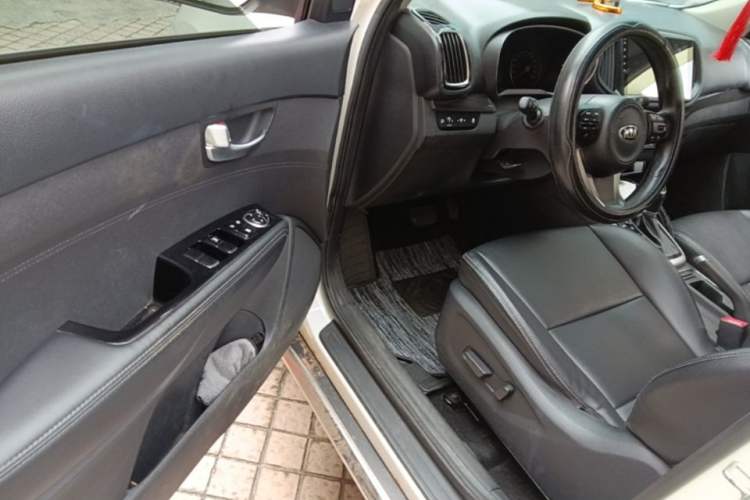 Used Kia KX3 2015 2.0L Automatic Two-Wheel Drive DLX Driver Seat