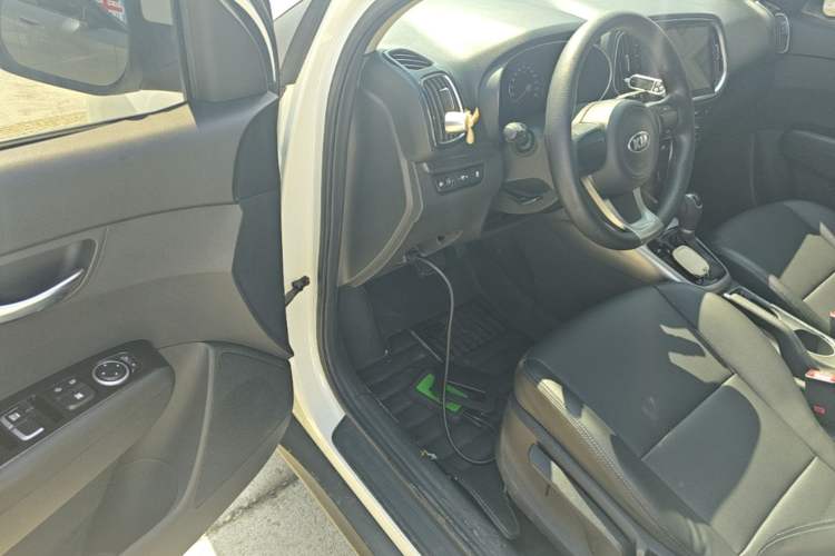 Used Kia KX3 2015 1.6L Automatic Two-Wheel Drive DLX Driver Seat