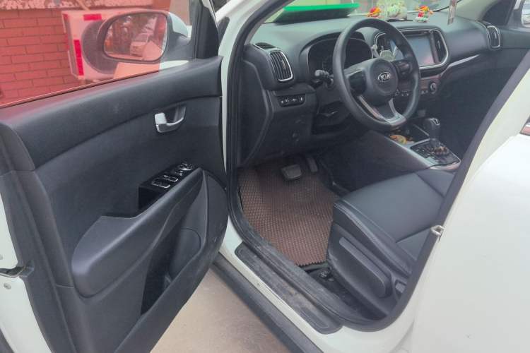 Used Kia KX3 2015 1.6L Automatic Two-Wheel Drive DLX Driver Seat