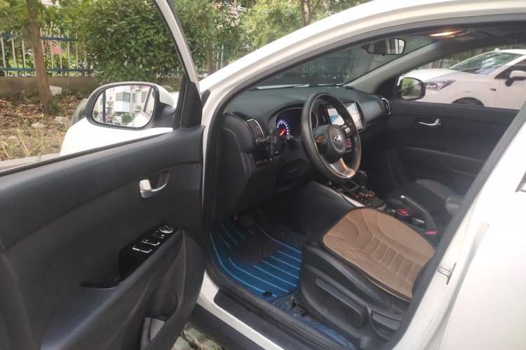 Used Kia KX3 2015 1.6L Automatic Two-Wheel Drive DLX Driver Seat