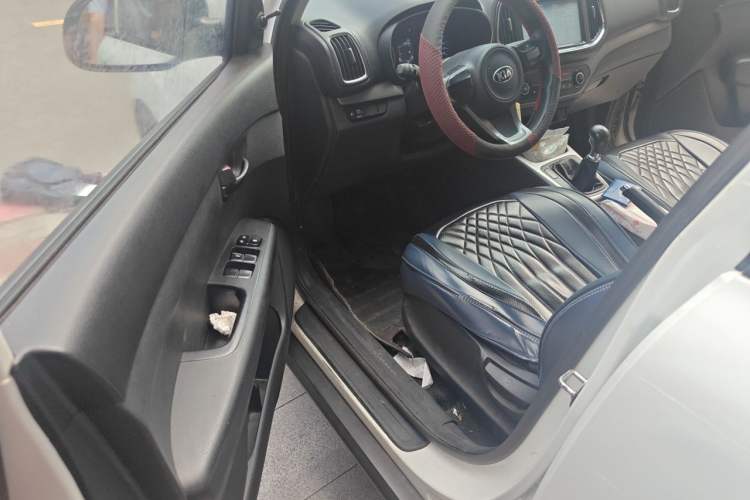 Used Kia KX3 2015 1.6L Manual Two-Wheel Drive GL Driver Seat