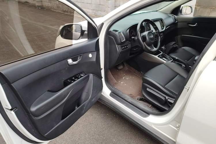 Used Kia KX3 2015 1.6L Automatic Two-Wheel Drive DLX Driver Seat