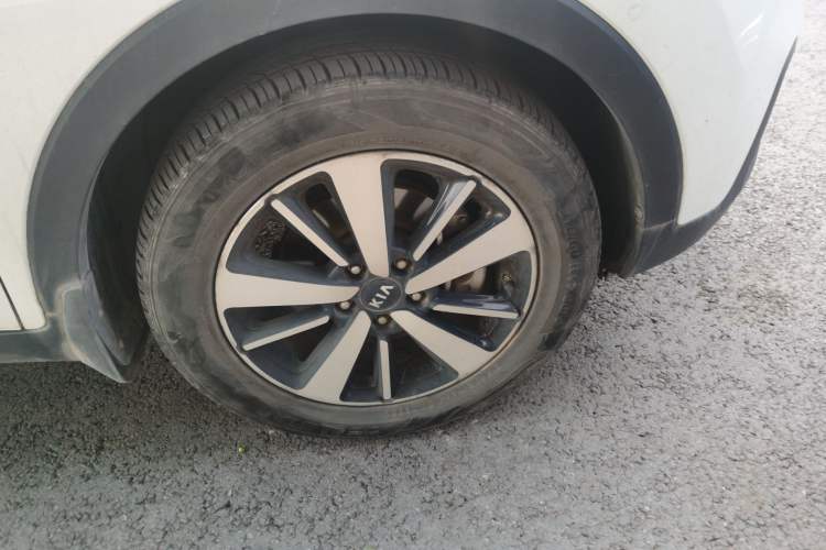 Used Kia KX3 2015 1.6T Automatic Two-Wheel Drive DLX Exterior 1