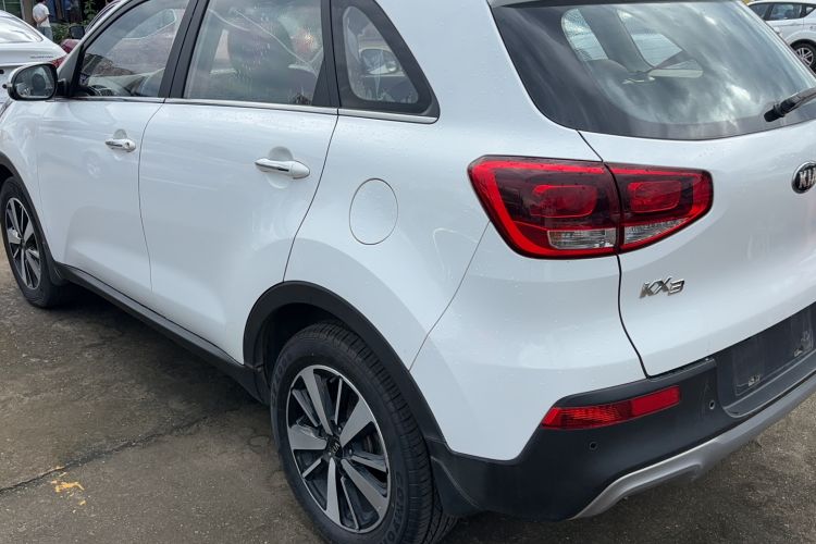 Used Kia KX3 2015 1.6T Automatic Two-Wheel Drive DLX Exterior 2