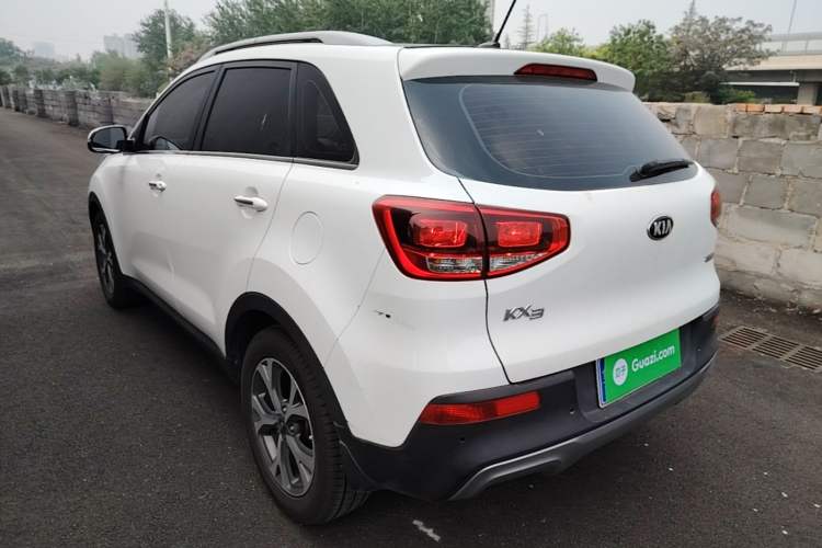 Used Kia KX3 2015 1.6L Automatic Two-Wheel Drive DLX Exterior 2