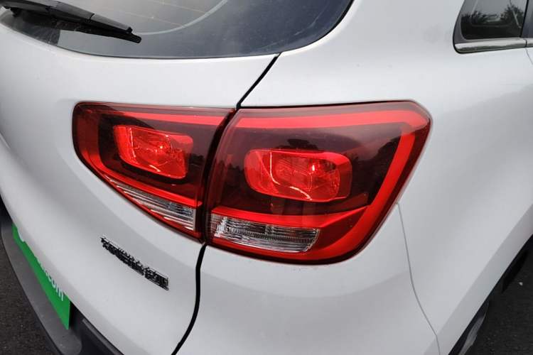 Used Kia KX3 2015 1.6L Automatic Two-Wheel Drive DLX Exterior 3