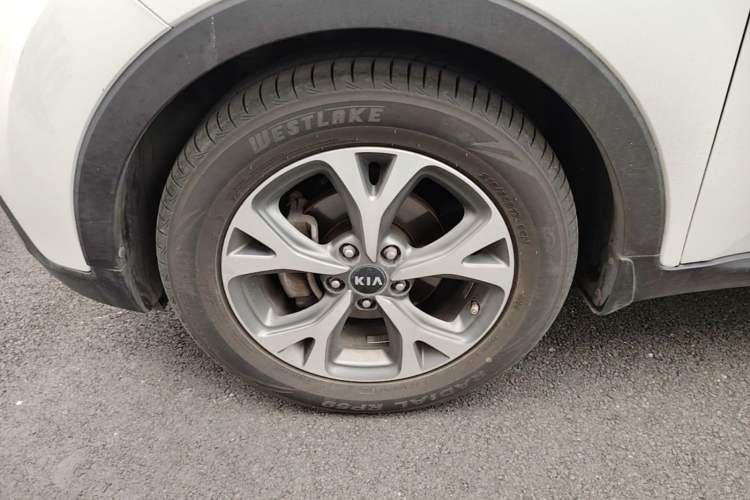 Used Kia KX3 2015 1.6L Automatic Two-Wheel Drive DLX Exterior 4