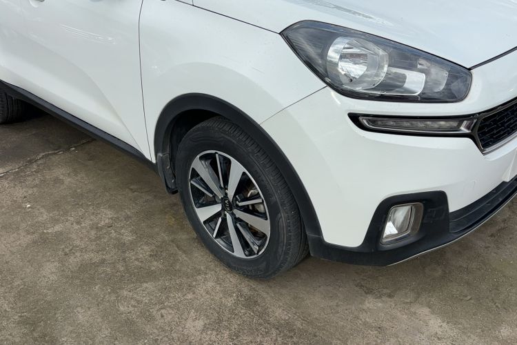 Used Kia KX3 2015 1.6T Automatic Two-Wheel Drive DLX Exterior 5