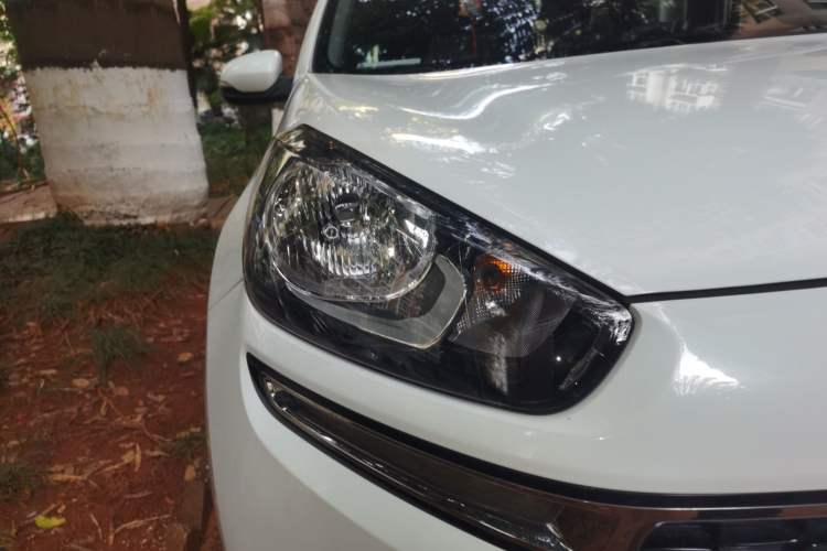 Used Kia KX3 2015 1.6T Automatic Two-Wheel Drive DLX Exterior 6
