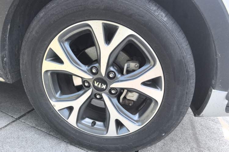 Used Kia KX3 2015 1.6L Automatic Two-Wheel Drive DLX Exterior 7