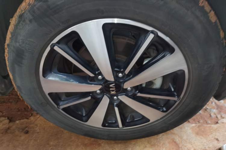 Used Kia KX3 2015 1.6T Automatic Two-Wheel Drive DLX Exterior 7