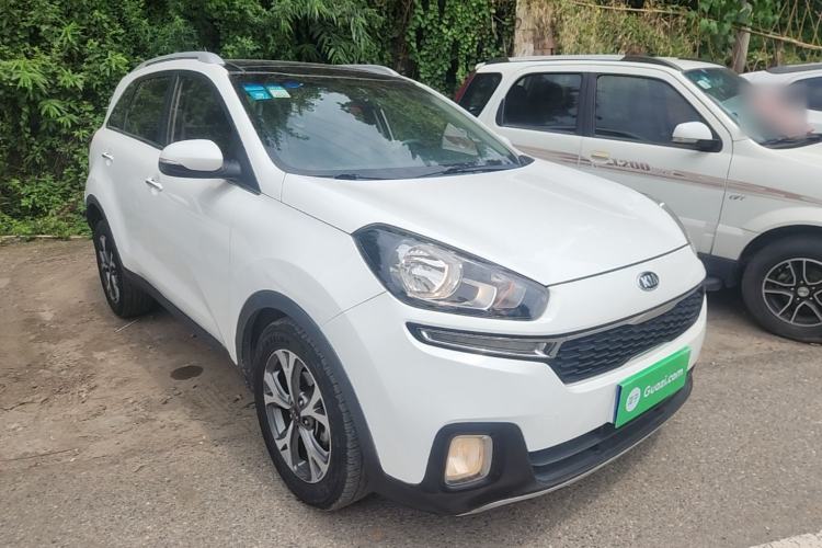 Used Kia KX3 2015 1.6L Automatic Two-Wheel Drive DLX Front Right 45 Deg