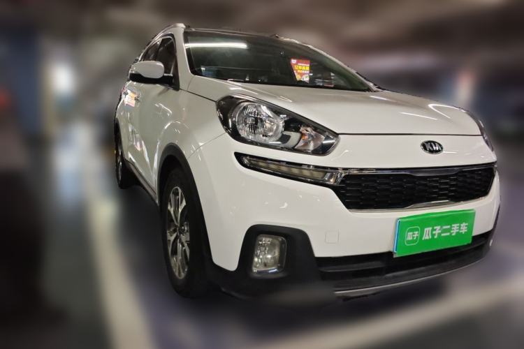 Used Kia KX3 2015 1.6L Automatic Two-Wheel Drive DLX Front Right 45 Deg