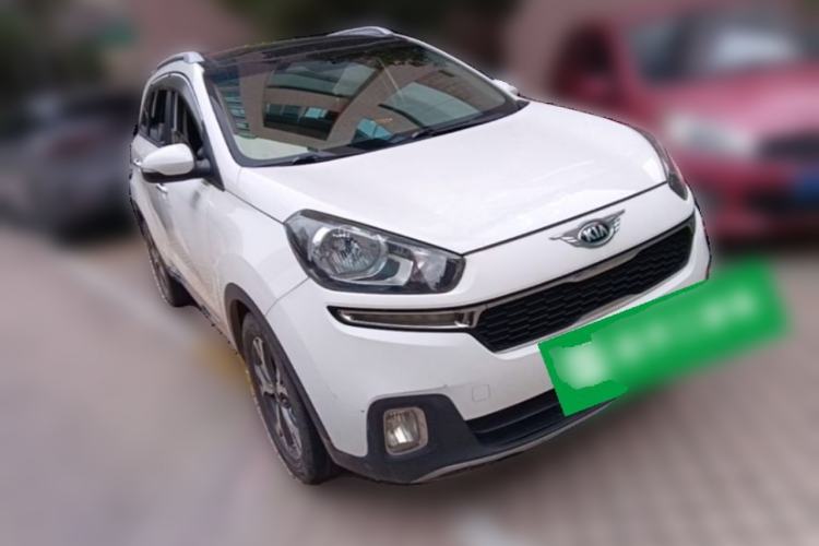 Used Kia KX3 2015 2.0L Automatic Two-Wheel Drive DLX Front Right 45 Deg