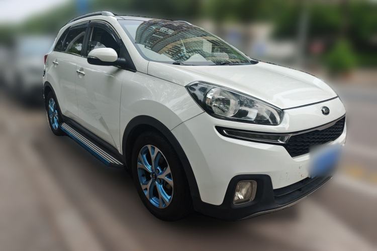 Used Kia KX3 2015 1.6L Automatic Two-Wheel Drive DLX Front Right 45 Deg