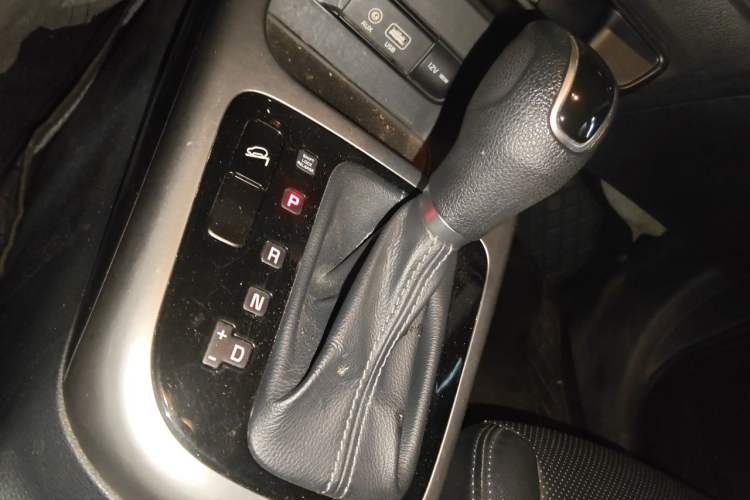 Used Kia KX3 2015 1.6L Automatic Two-Wheel Drive DLX Gear Lever