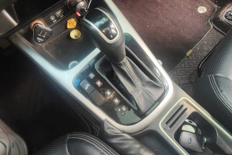 Used Kia KX3 2015 1.6L Automatic Two-Wheel Drive DLX Gear Lever