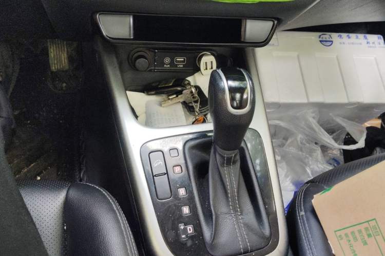 Used Kia KX3 2015 1.6L Automatic Two-Wheel Drive DLX Gear Lever