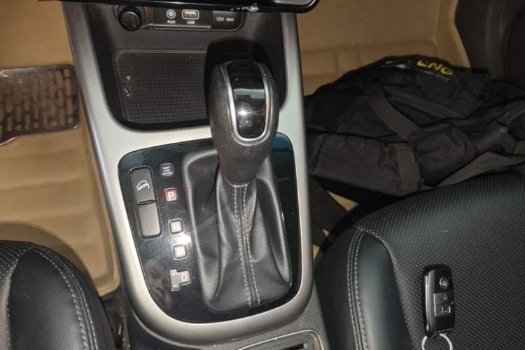 Used Kia KX3 2015 1.6L Automatic Two-Wheel Drive DLX Gear Lever