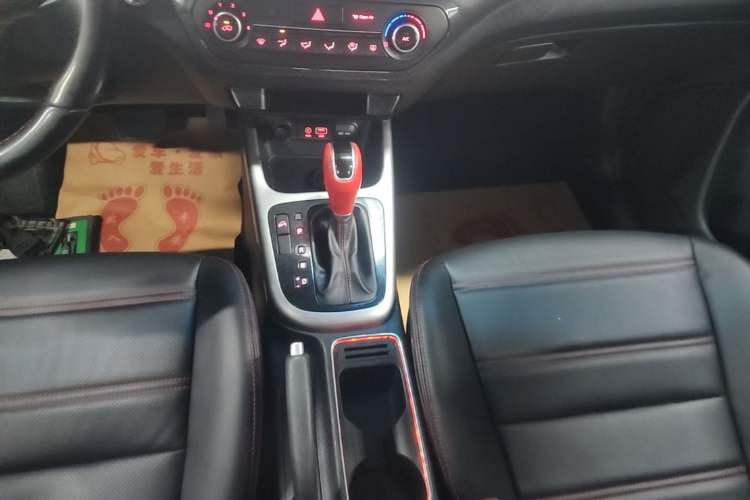 Used Kia KX3 2015 1.6T Automatic Two-Wheel Drive DLX Gear Lever