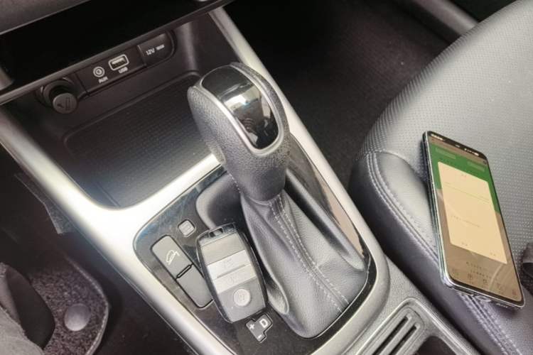 Used Kia KX3 2015 1.6L Automatic Two-Wheel Drive DLX Gear Lever