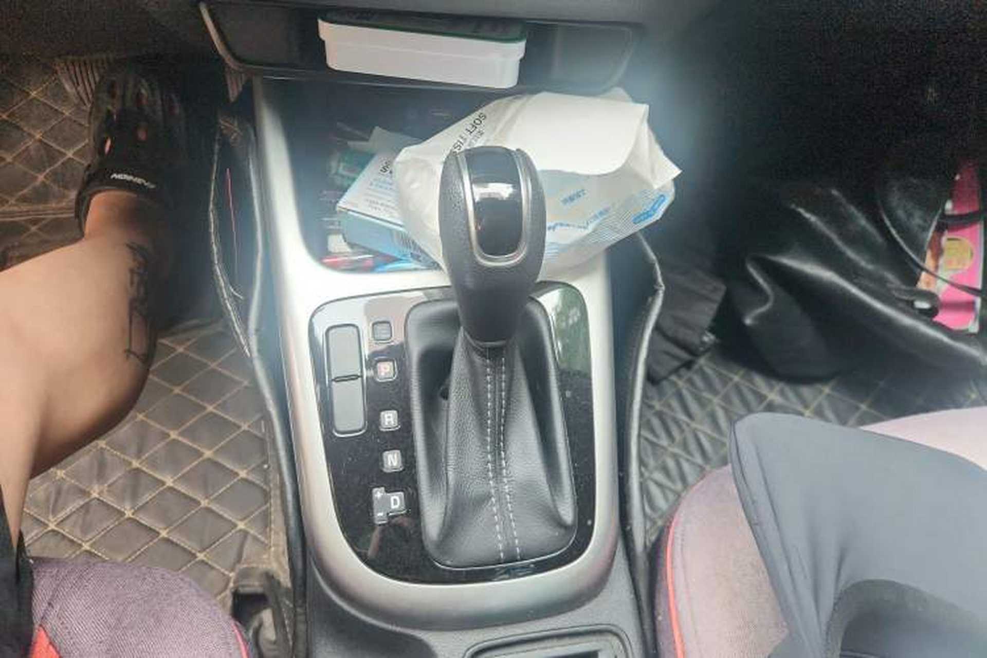 Used Kia KX3 2015 1.6L Automatic Two-Wheel Drive DLX Gear Lever