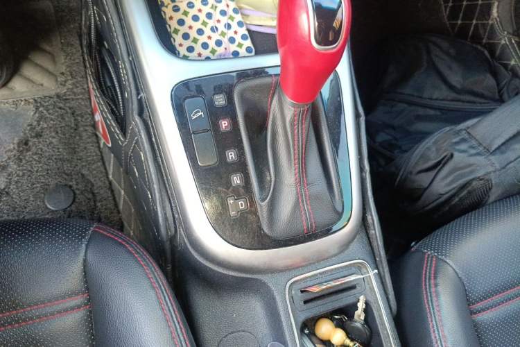 Used Kia KX3 2015 1.6T Automatic Two-Wheel Drive DLX Gear Lever