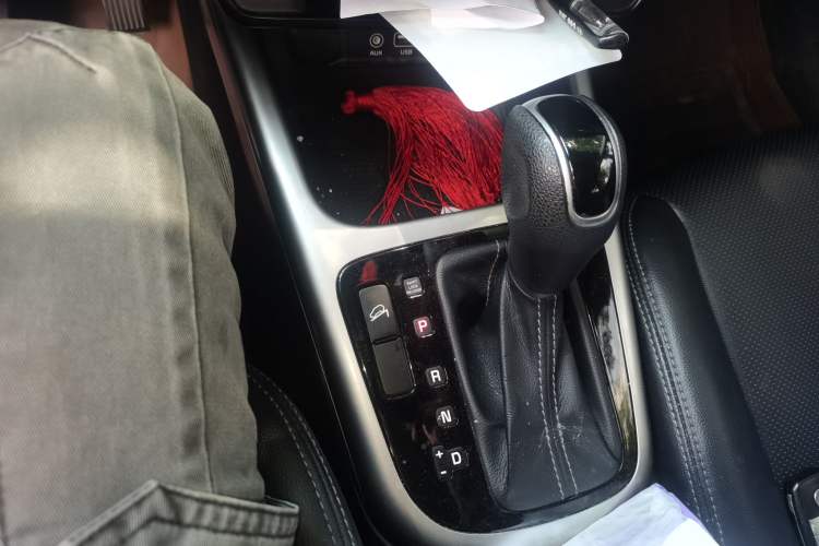 Used Kia KX3 2015 1.6L Automatic Special Gear Lever