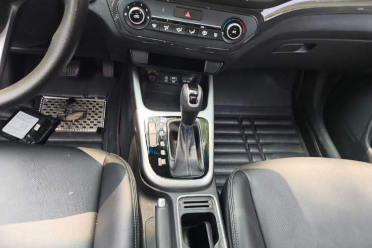 Used Kia KX3 2015 1.6L Automatic Two-Wheel Drive DLX Gear Lever