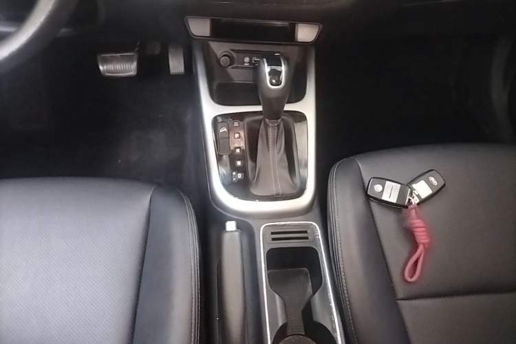 Used Kia KX3 2015 1.6L Automatic Two-Wheel Drive DLX Gear Lever