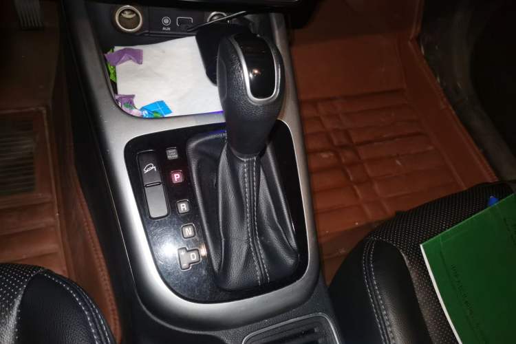 Used Kia KX3 2015 1.6L Automatic Two-Wheel Drive DLX Gear Lever