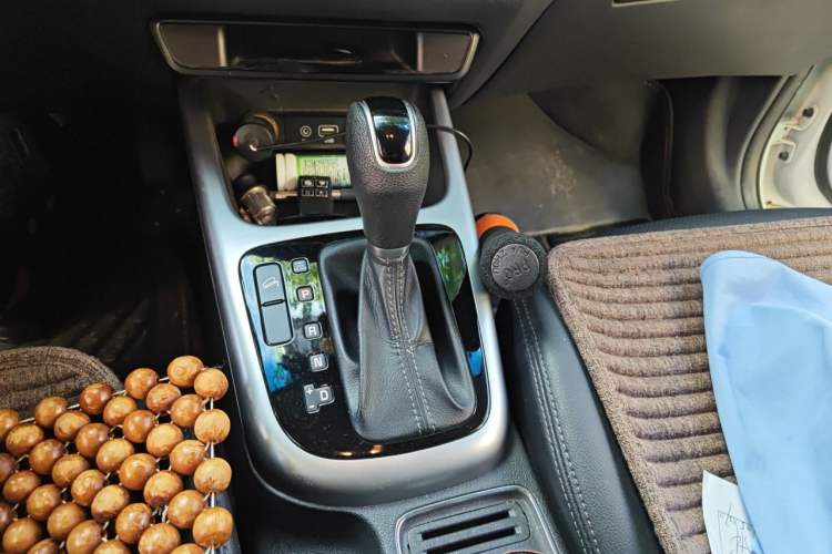 Used Kia KX3 2015 1.6L Automatic Two-Wheel Drive DLX Gear Lever