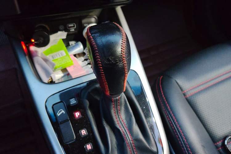 Used Kia KX3 2015 1.6L Automatic Two-Wheel Drive DLX Gear Lever