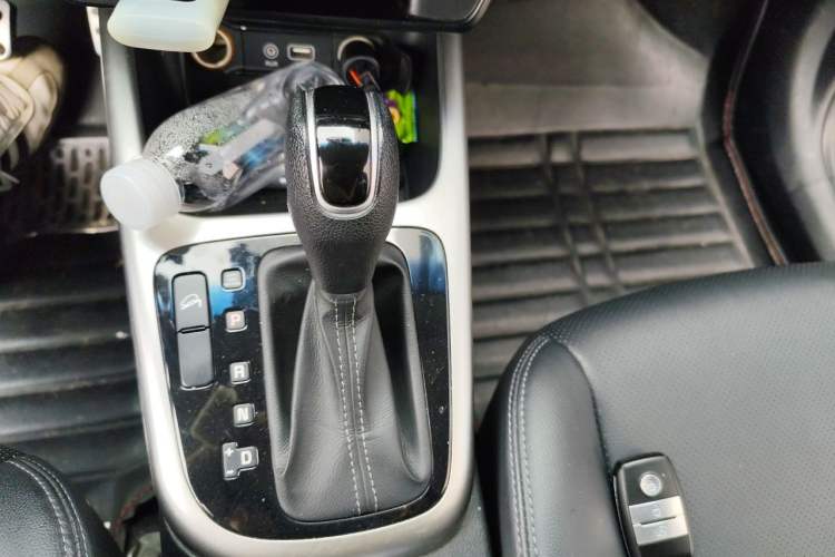 Used Kia KX3 2015 1.6L Automatic Two-Wheel Drive DLX Gear Lever