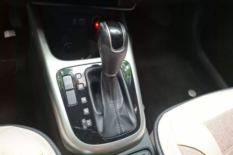 Used Kia KX3 2015 1.6L Automatic Two-Wheel Drive GLS Gear Lever