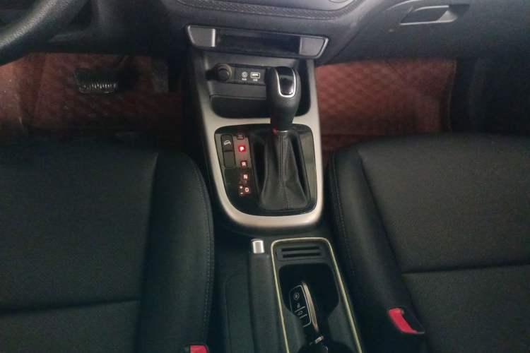 Used Kia KX3 2015 1.6L Automatic Two-Wheel Drive DLX Gear Lever