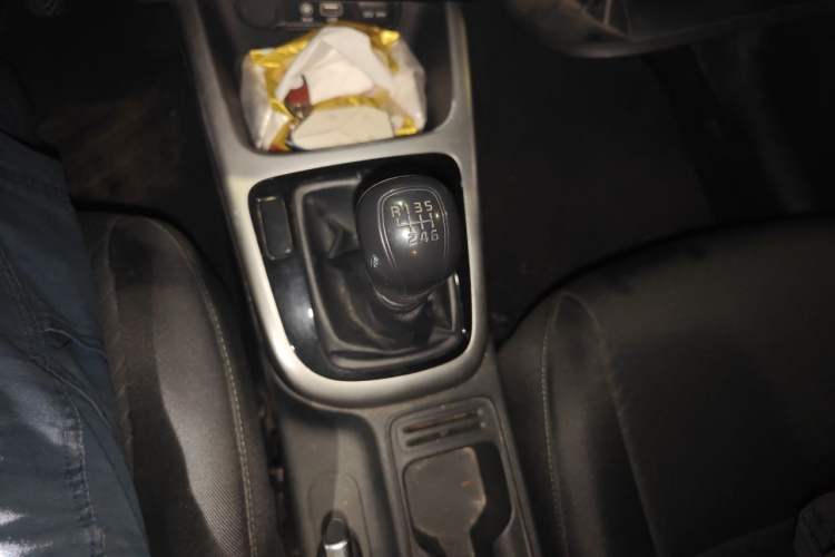 Used Kia KX3 2015 1.6L Manual Two-Wheel-Drive GLS Gear Lever