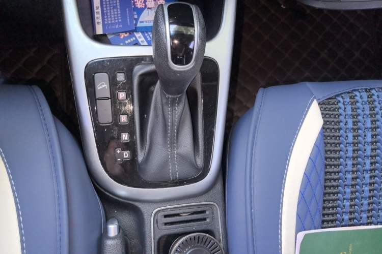 Used Kia KX3 2015 1.6L Automatic Two-Wheel Drive DLX Gear Lever