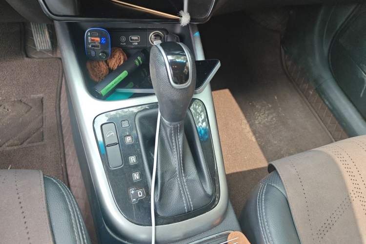 Used Kia KX3 2015 1.6L Automatic Two-Wheel Drive DLX Gear Lever
