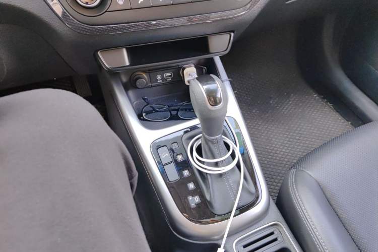 Used Kia KX3 2015 1.6L Automatic Two-Wheel Drive DLX Gear Lever