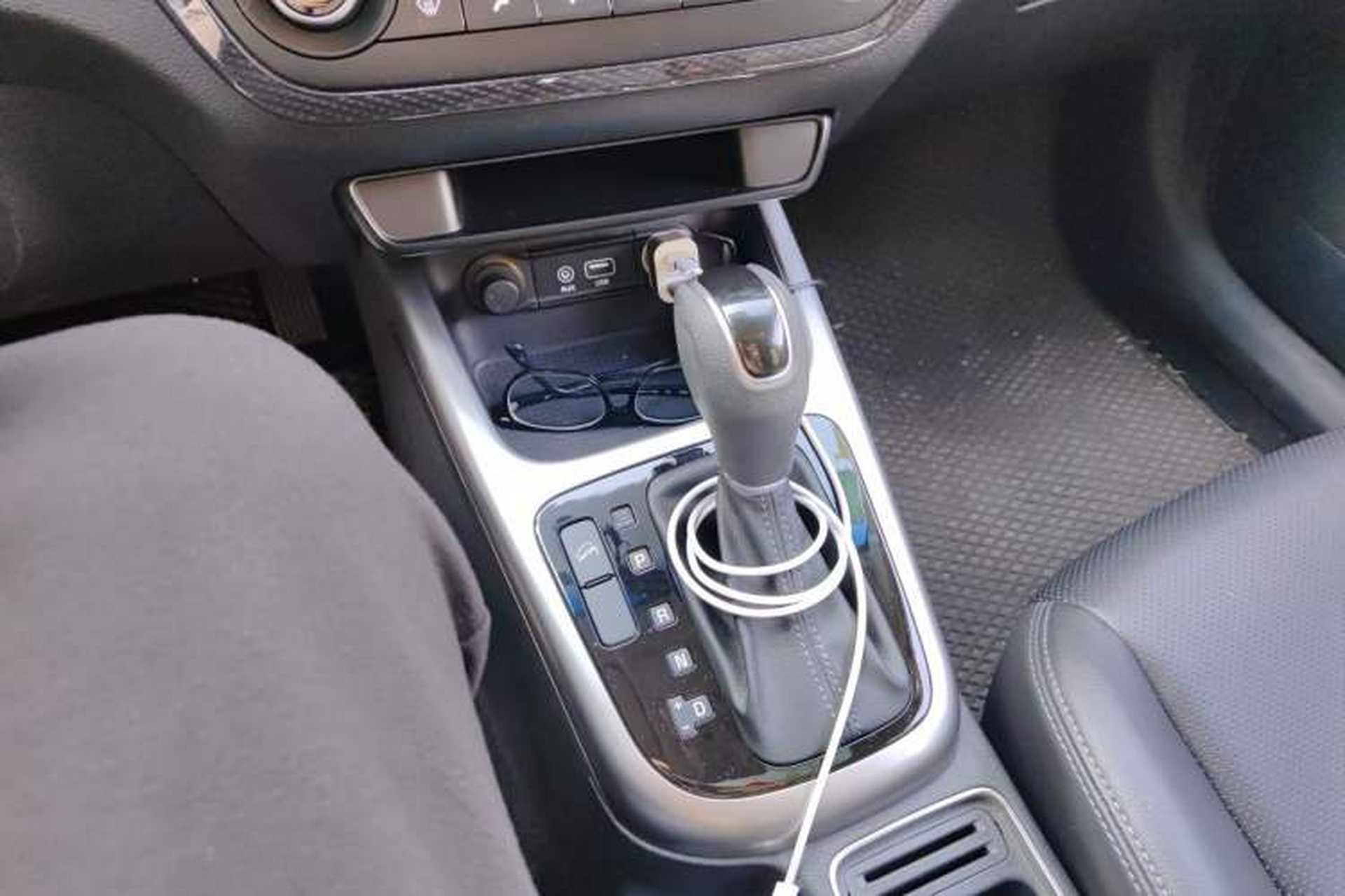 Used Kia KX3 2015 1.6L Automatic Two-Wheel Drive DLX Gear Lever
