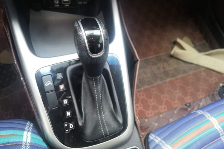 Used Kia KX3 2015 1.6L Automatic Two-Wheel Drive DLX Gear Lever